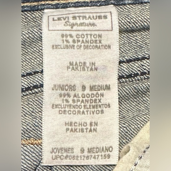 Levi Strauss Signature Women’s Juniors Size 9 Medium Denim Blue Jeans EUC - Picture 4 of 8